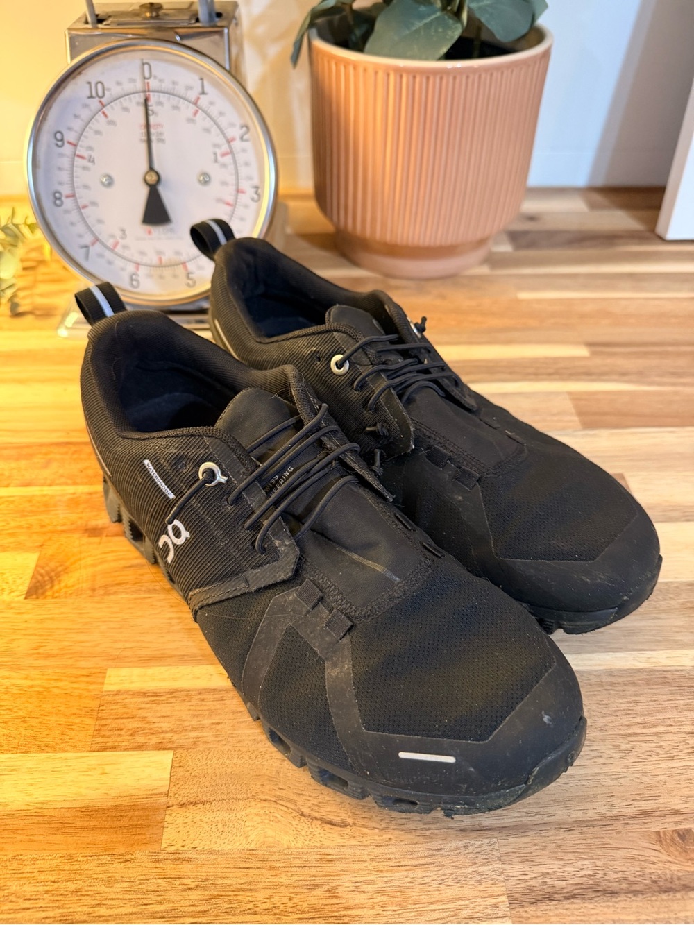 Oncloud Women’s Black Lightweight Running Shoes